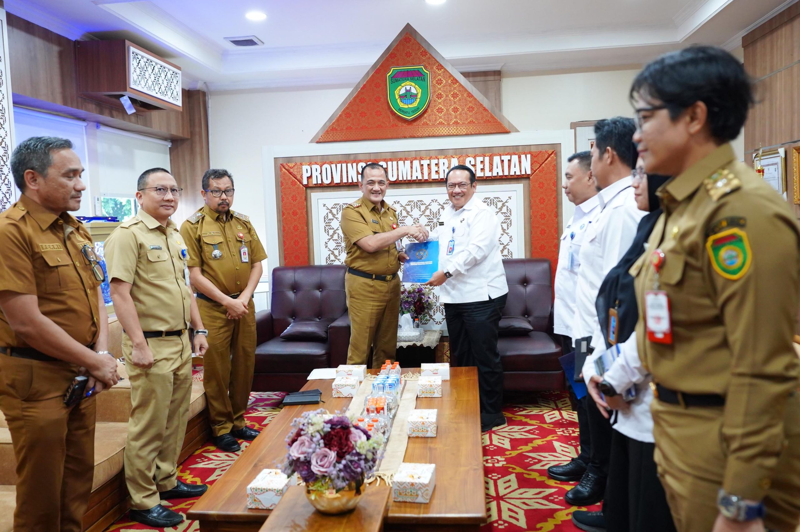 Sekretaris Daerah Provinsi Sumatera Selatan menerima audiensi Kepala Badan Narkotika Nasional Provinsi (BNNP) Sumatera Selatan di Ruang Kerja Sekda Sumsel, Senin (3/8/2026). Pertemuan tersebut membahas penguatan sinergi, dukungan Pemerintah Provinsi Sumatera Selatan terhadap program BNNP, serta upaya bersama dalam pencegahan dan pemberantasan penyalahgunaan serta peredaran gelap narkotika.