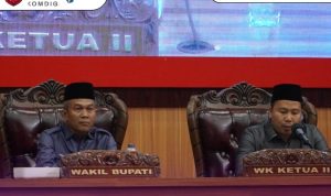 Wakil Bupati Musi Rawas bersama pimpinan dan anggota DPRD mengikuti Rapat Paripurna DPRD Kabupaten Musi Rawas dengan agenda mendengarkan pandangan umum fraksi-fraksi dewan terhadap empat Raperda Kabupaten Musi Rawas di Ruang Rapat Paripurna DPRD Mura. Wakil Bupati Musi Rawas bersama pimpinan dan anggota DPRD mengikuti Rapat Paripurna DPRD Kabupaten Musi Rawas dengan agenda mendengarkan pandangan umum fraksi-fraksi dewan terhadap empat Raperda Kabupaten Musi Rawas di Ruang Rapat Paripurna DPRD Mura.