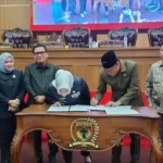 Ketua DPRD Musi Rawas, Firdaus Cik Olah, saat memimpin Rapat Paripurna penandatanganan Nota Kesepahaman (MoU) dan penetapan Propemda Tahun 2026. Ketua DPRD Musi Rawas, Firdaus Cik Olah, saat memimpin Rapat Paripurna penandatanganan Nota Kesepahaman (MoU) dan penetapan Propemda Tahun 2026.