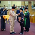 Pelantikan Septiandry Arrosyidu sebagai anggota PAW DPRD Kabupaten Musi Rawas dipimpin Ketua DPRD Mura, Firdaus Cik Olah, dalam Rapat Paripurna, Kamis (25/6/2026). (Ft. Darlian Syah) Pelantikan Septiandry Arrosyidu sebagai anggota PAW DPRD Kabupaten Musi Rawas dipimpin Ketua DPRD Mura, Firdaus Cik Olah, dalam Rapat Paripurna, Kamis (25/6/2026). (Ft. Darlian Syah)
